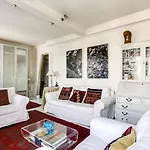 Guestready - French Flair Rooftop Hideaway